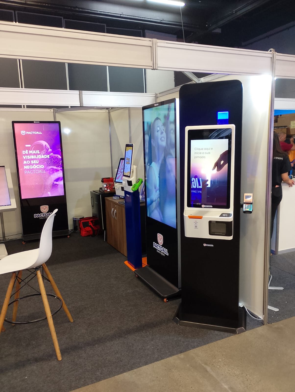 Eventos Corporativos: Como os totens podem melhorar a experiência